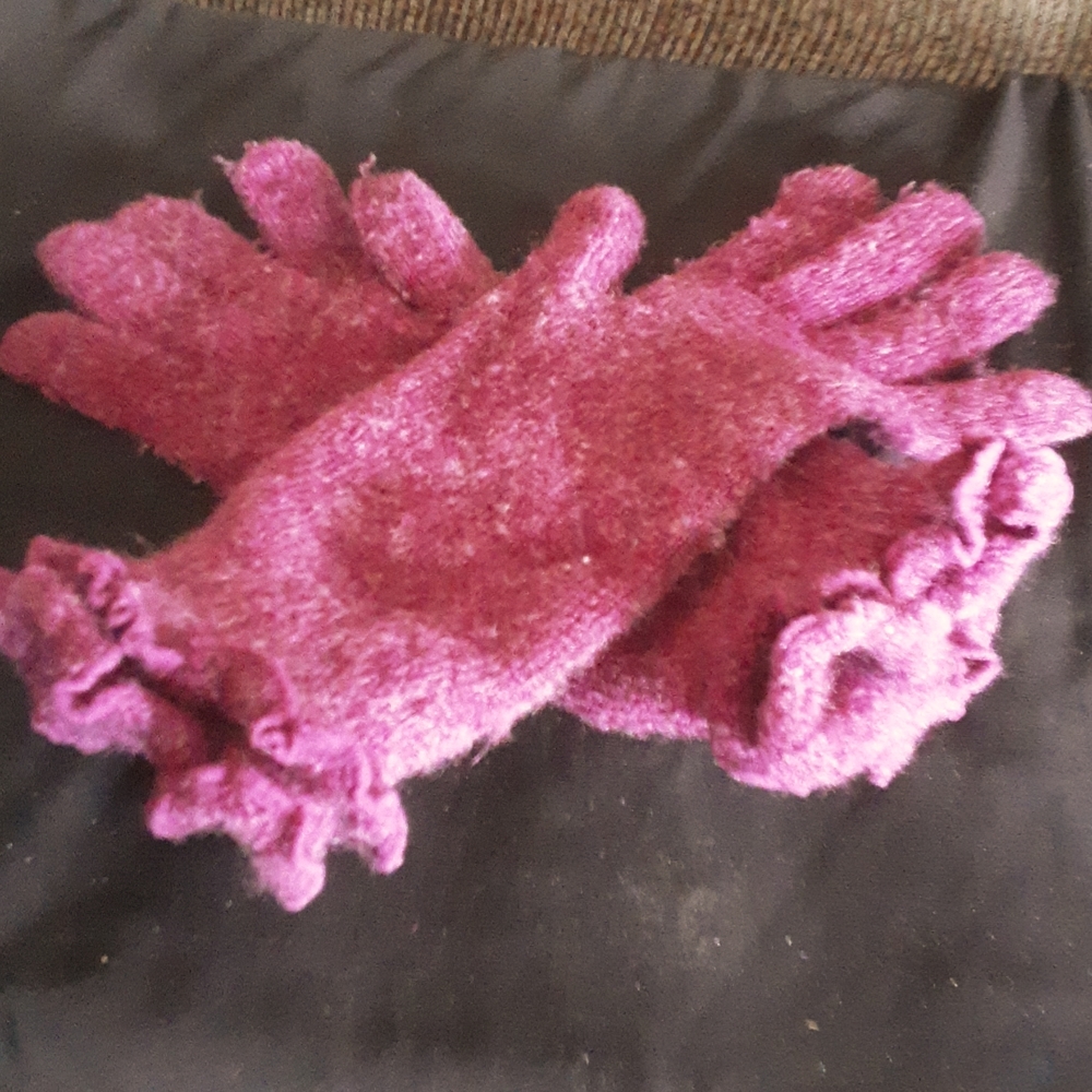 Lettuce edged gloves